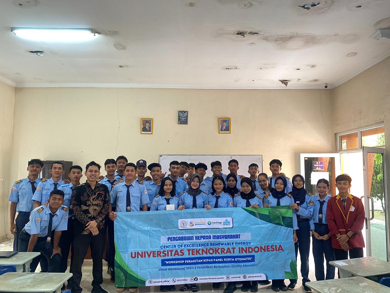 Dorong-Generasi-Melek-Energi-Terbarukan-Universitas-Teknokrat-Indonesia-Kampus-Terbaik-di-Lampung-Gelar-Workshop-Panel-Surya-di-SMAN-Olahraga-Metro